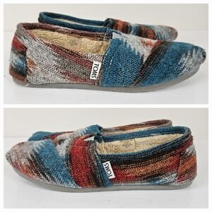 TOMS Women's sz 7 Aztec print Faux Fur 380714 Classic Alpargata